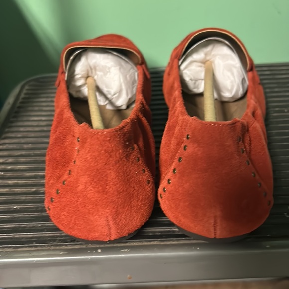 Brand new in box Aerosoles never worn - Rust/orange suede flats 9 med. - Picture 5 of 13